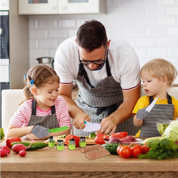 TinyChefs Küchenset – Lassen Sie Ihre Kinder sicher und spielerisch in der Küche helfen